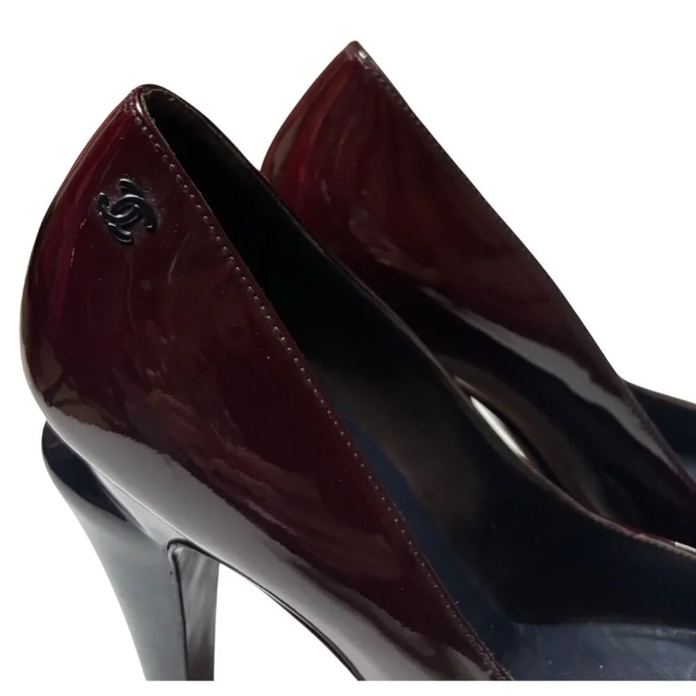 Chanel Black & Burgundy Patent Leather Platform Pumps – Size 39.5 EU / 9.5 US - Picture 5 of 7